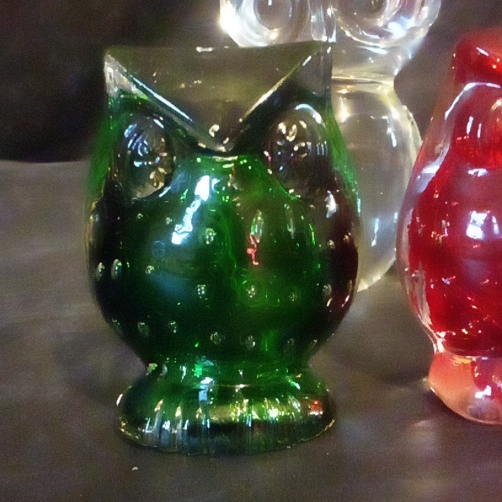 Owl paperweight or objects D' art bundle, red & green twins are blown glass - Picture 3 of 8